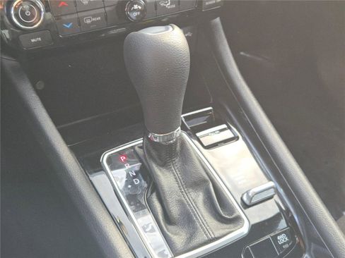 Used 2024 Jeep Compass Sport image 32