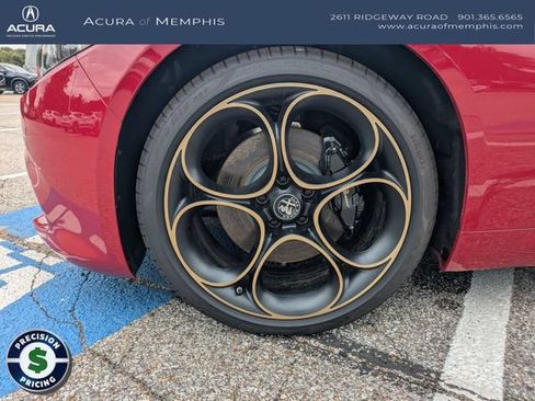 Used 2025 Alfa Romeo Giulia AWD w/ Driving Assist Package image 11