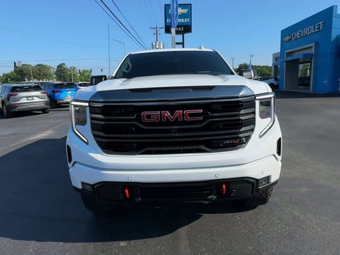 Used 2024 GMC Sierra 1500 AT4 w/ Technology Package AWD/4WD image 3