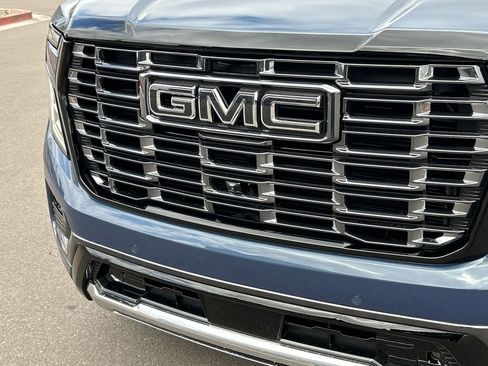 Used 2025 GMC Yukon Denali Ultimate image 32