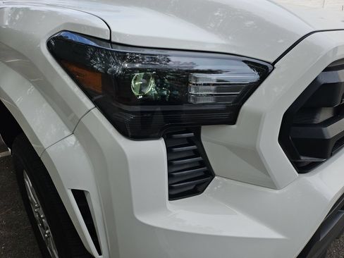 Used 2024 Toyota Tacoma SR5 AWD/4WD image 7