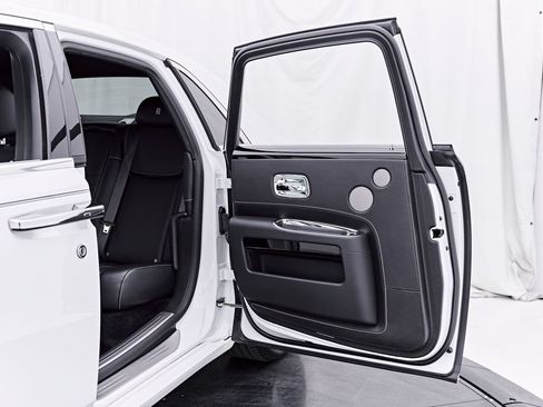 Used 2018 Rolls-Royce Ghost RWD image 40