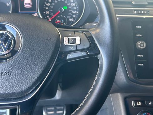 Used 2021 Volkswagen Tiguan SE R-Line image 38