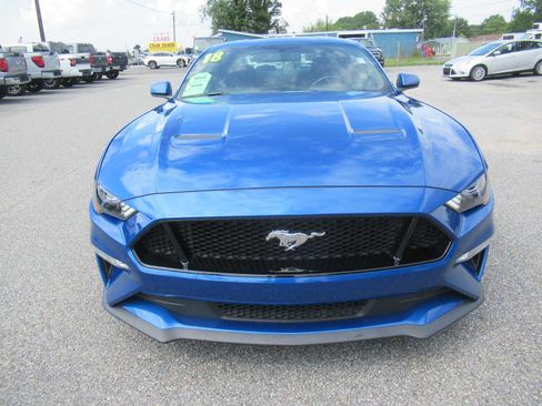 Used 2018 Ford Mustang GT RWD image 2