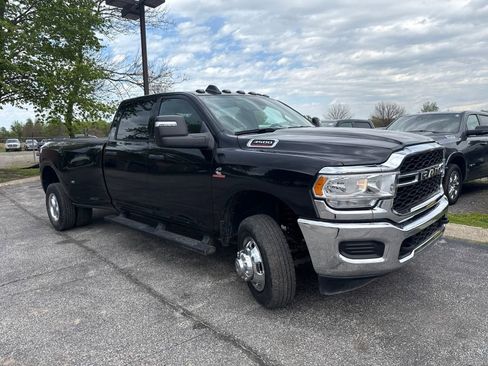 Used 2024 RAM 3500 Tradesman w/ Chrome Appearance Group AWD/4WD image 4