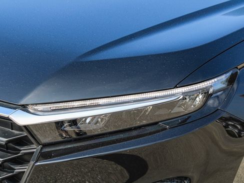 Used 2025 Honda CR-V LX image 5