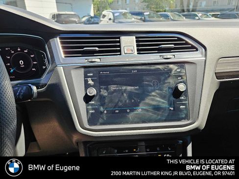 Used 2022 Volkswagen Tiguan SEL R-Line AWD/4WD image 30