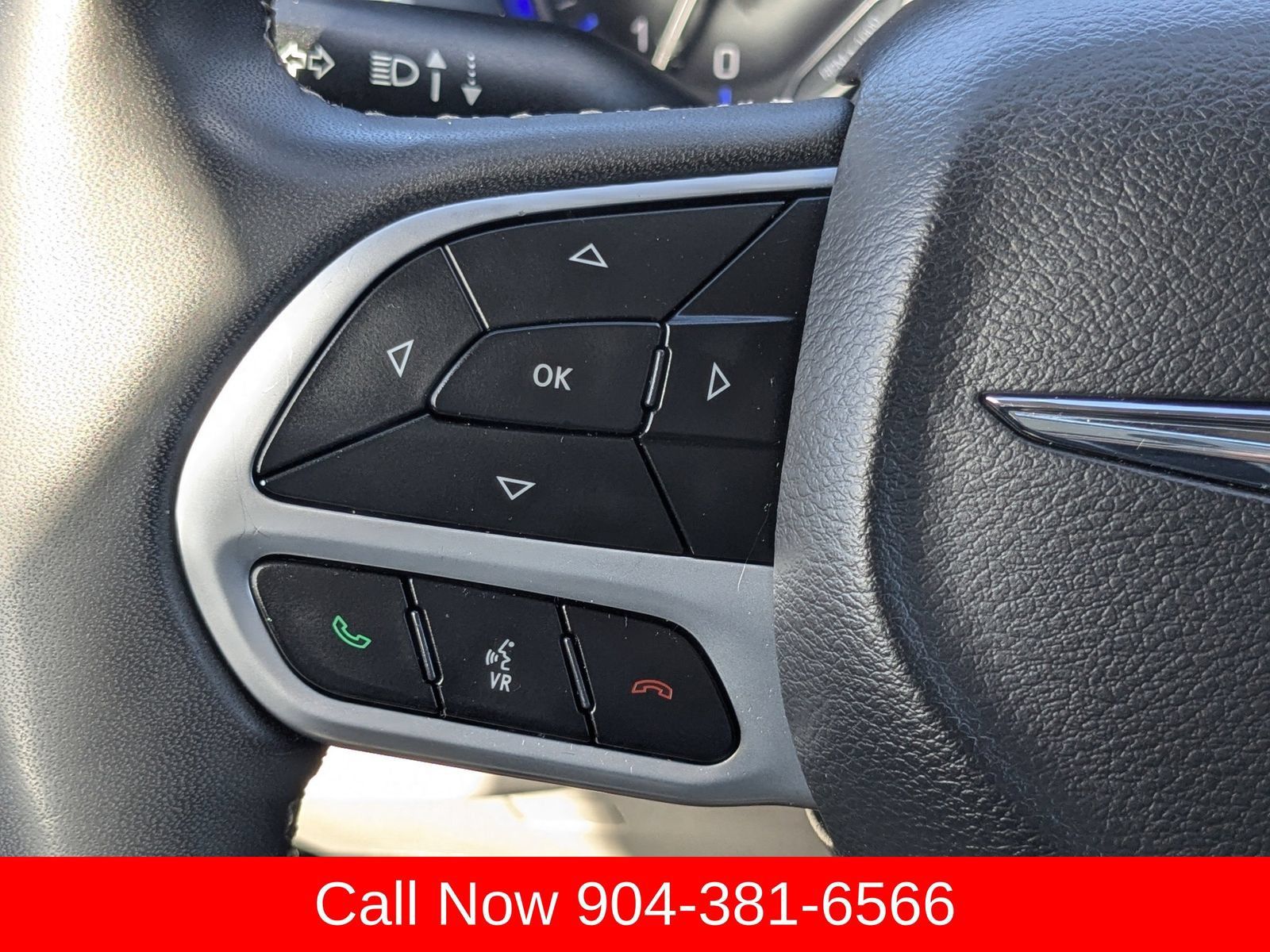 Used 2024 Chrysler Pacifica Limited FWD image 28