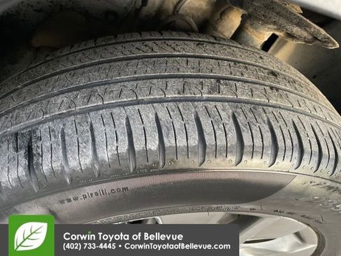 Used 2019 Toyota RAV4 XLE Premium image 27