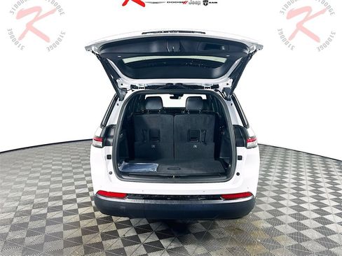 New 2025 Jeep Grand Cherokee L Altitude image 17