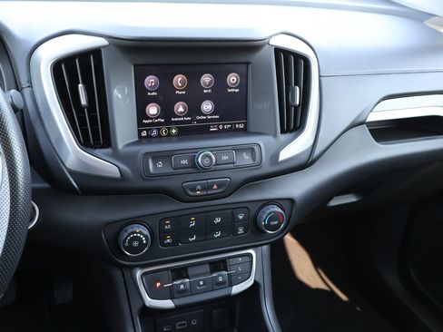 Used 2024 GMC Terrain SLE FWD image 18