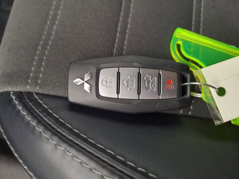 Used 2024 Mitsubishi Outlander SE image 28