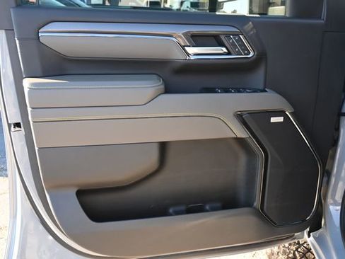 Used 2024 Chevrolet Silverado 2500 ZR2 w/ Technology Package image 10