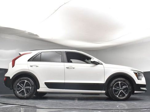 Used 2025 Kia Niro EX FWD image 36