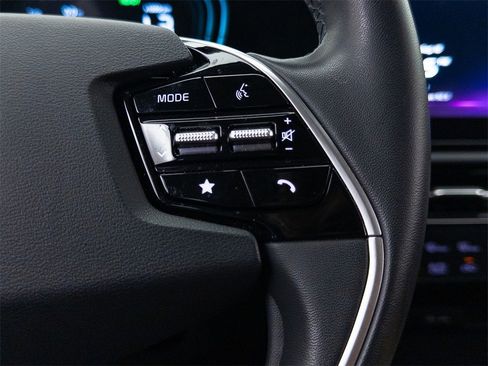 Used 2023 Kia Niro EX image 22
