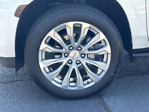 Used 2024 GMC Yukon Denali AWD/4WD image 32
