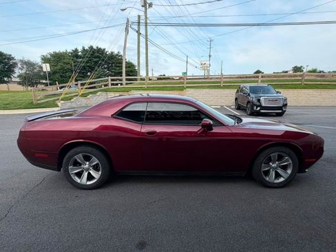 Used 2019 Dodge Challenger SXT RWD image 4