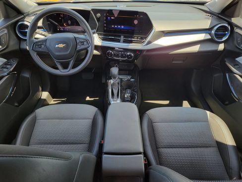 Used 2024 Chevrolet Trax LT FWD image 17