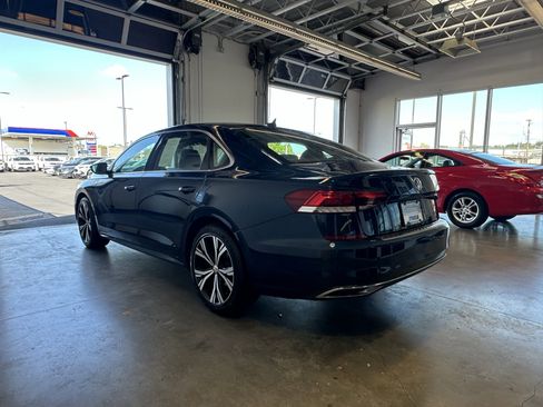 Used 2021 Volkswagen Passat 2.0T SE image 5