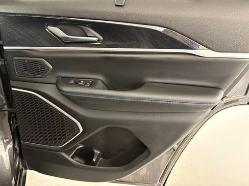 Used 2024 Jeep Grand Cherokee Trailhawk w/ Luxury Tech Group III image 39