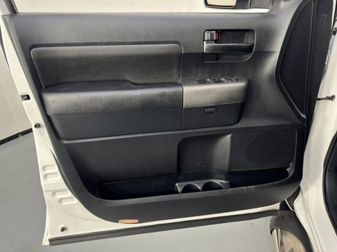 Used 2010 Toyota Tundra w/ SR5 Package image 34