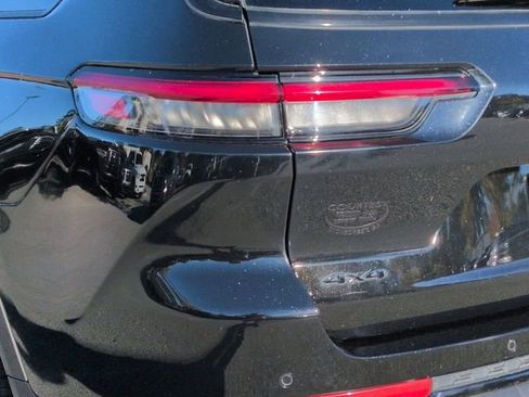 Used 2024 Jeep Grand Cherokee L Laredo image 13