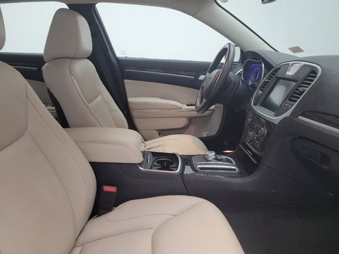 Used 2016 Chrysler 300 Limited RWD image 21
