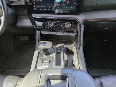 Used 2022 GMC Sierra 1500 AT4 w/ AT4 Premium Package AWD/4WD image 17