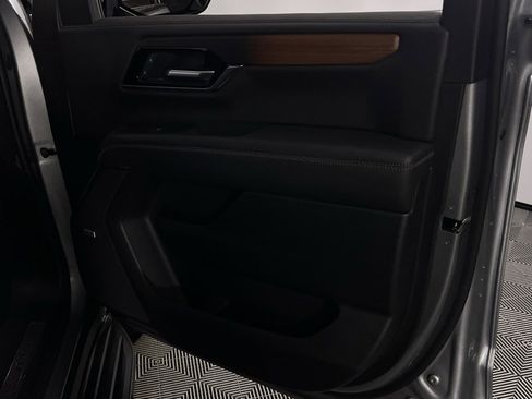 Used 2025 GMC Yukon XL Denali image 36