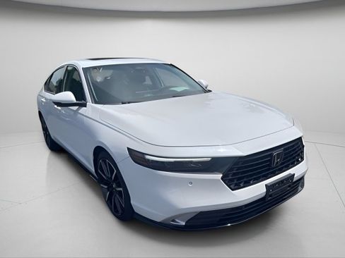 Used 2023 Honda Accord Touring image 5
