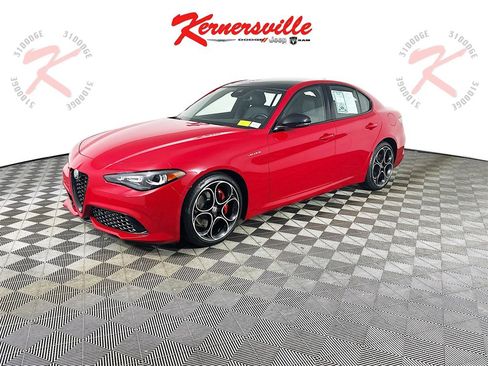 Used 2024 Alfa Romeo Giulia Veloce image 3