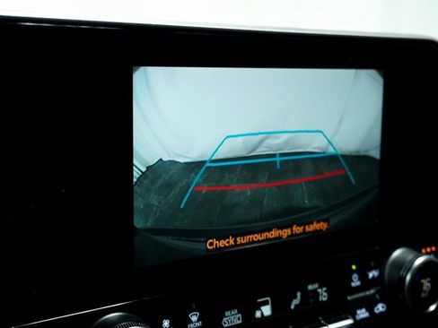 Certified 2023 Toyota Highlander L image 27