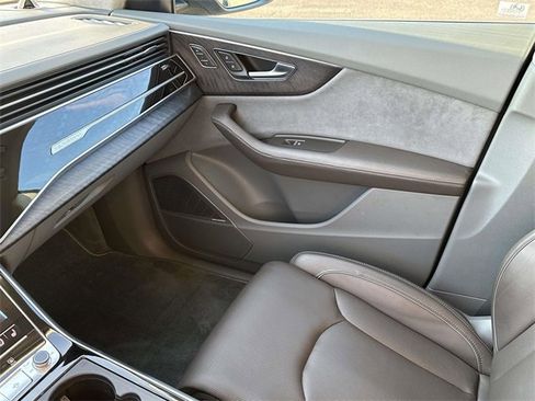 Used 2019 Audi Q8 Prestige w/ Luxury Package image 34