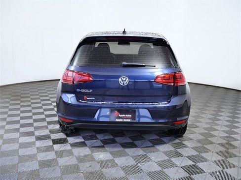 Used 2016 Volkswagen e-Golf SE w/ DC Fast Charging Package image 7