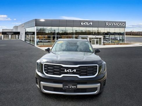 Certified 2023 Kia Telluride S w/ S Sunroof Package AWD/4WD image 8