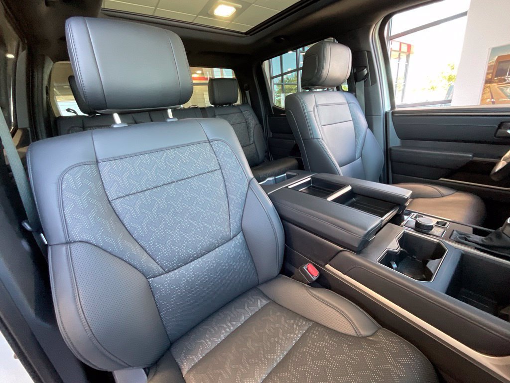 Used 2025 Toyota Tundra Limited AWD/4WD image 19