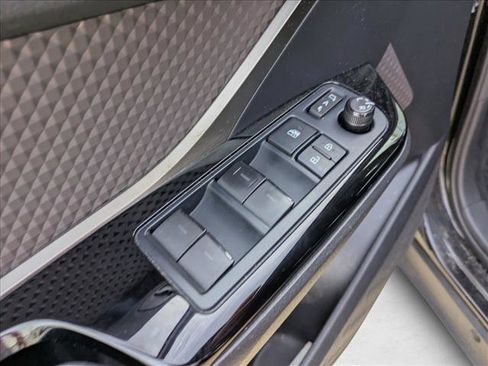 Used 2022 Toyota C-HR Limited image 12