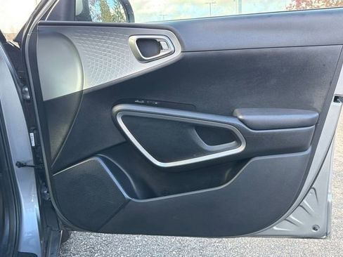 Used 2023 Kia Soul LX w/ LX Technology Package image 23