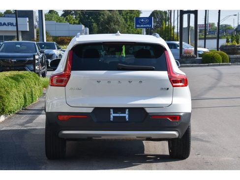 Certified 2025 Volvo XC40 B5 Plus w/ Protection Package Premier image 5