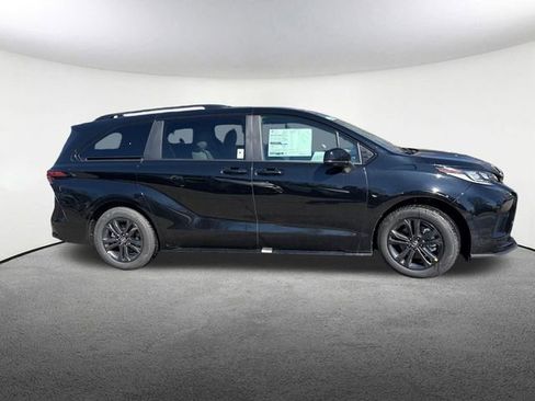New 2026 Toyota Sienna XSE image 12
