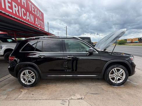 Used 2020 Mercedes-Benz GLB 250 w/ Premium Package image 12