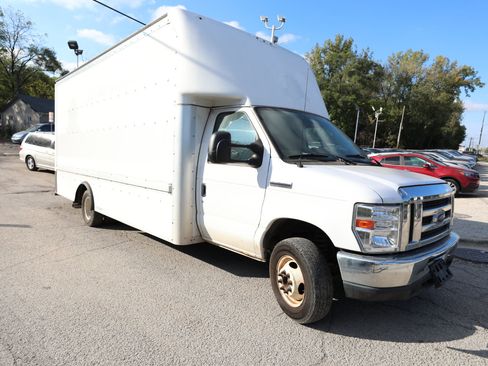Used 2016 Ford E-350 and Econoline 350 Super Duty image 4