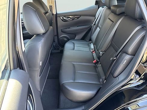 Used 2022 Nissan Rogue Sport SL AWD/4WD image 12