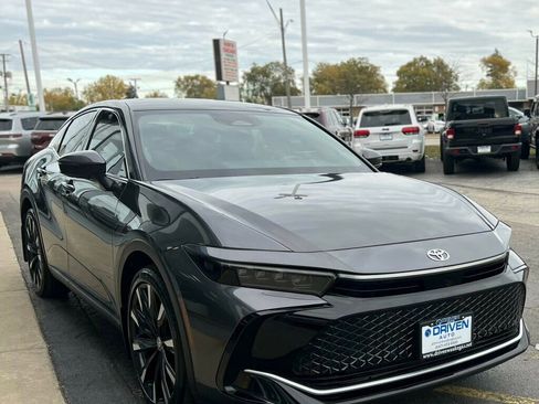 Used 2024 Toyota Crown Platinum image 6