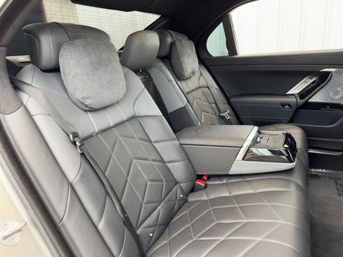 Used 2023 BMW i7 xDrive60 image 51