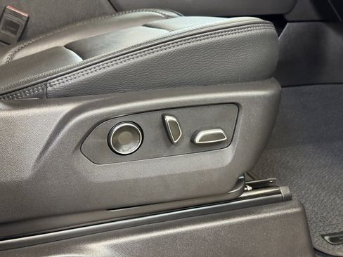 Used 2025 GMC Sierra 3500 Denali w/ Denali Reserve Package image 28