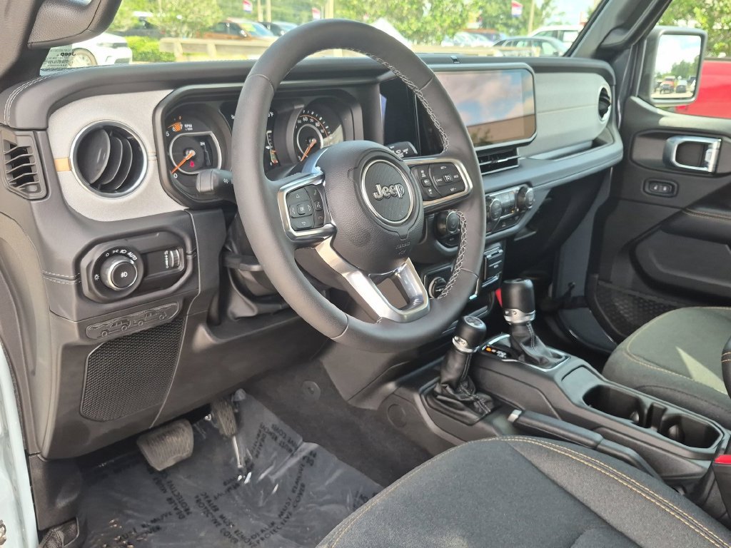 Used 2026 Jeep Wrangler Unlimited Sahara AWD/4WD image 36