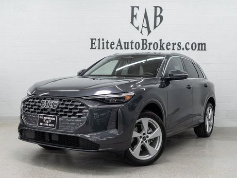 Used 2025 Audi Q5 Premium Plus w/ Premium Plus image 1