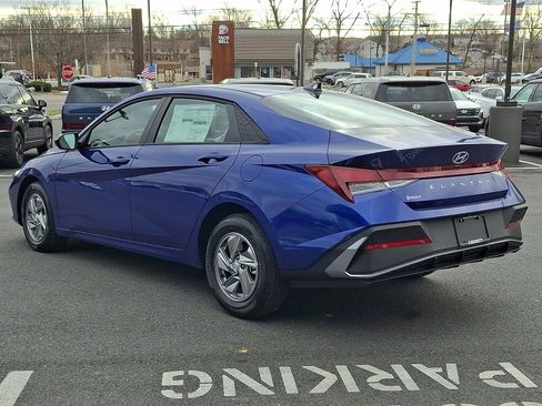 New 2026 Hyundai Elantra SE image 3