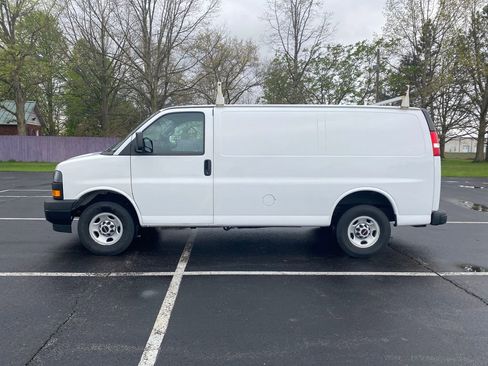 Used 2023 GMC Savana 2500 w/ Driver Convenience Package RWD image 4